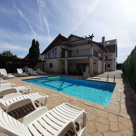Familia Apartmanhaz Keszthely Buitenkant foto