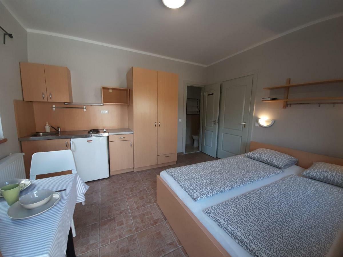 Familia Apartmanhaz Keszthely Buitenkant foto