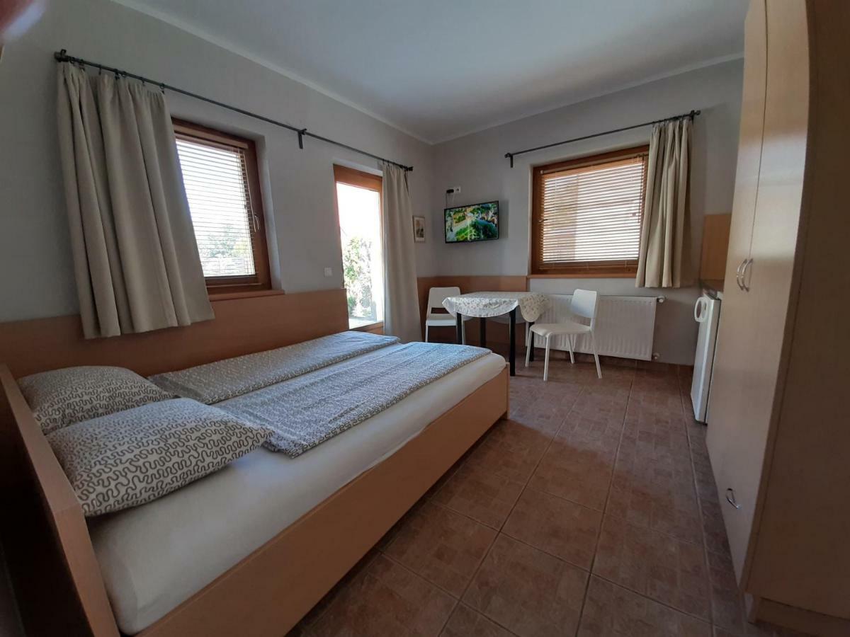 Familia Apartmanhaz Keszthely Buitenkant foto