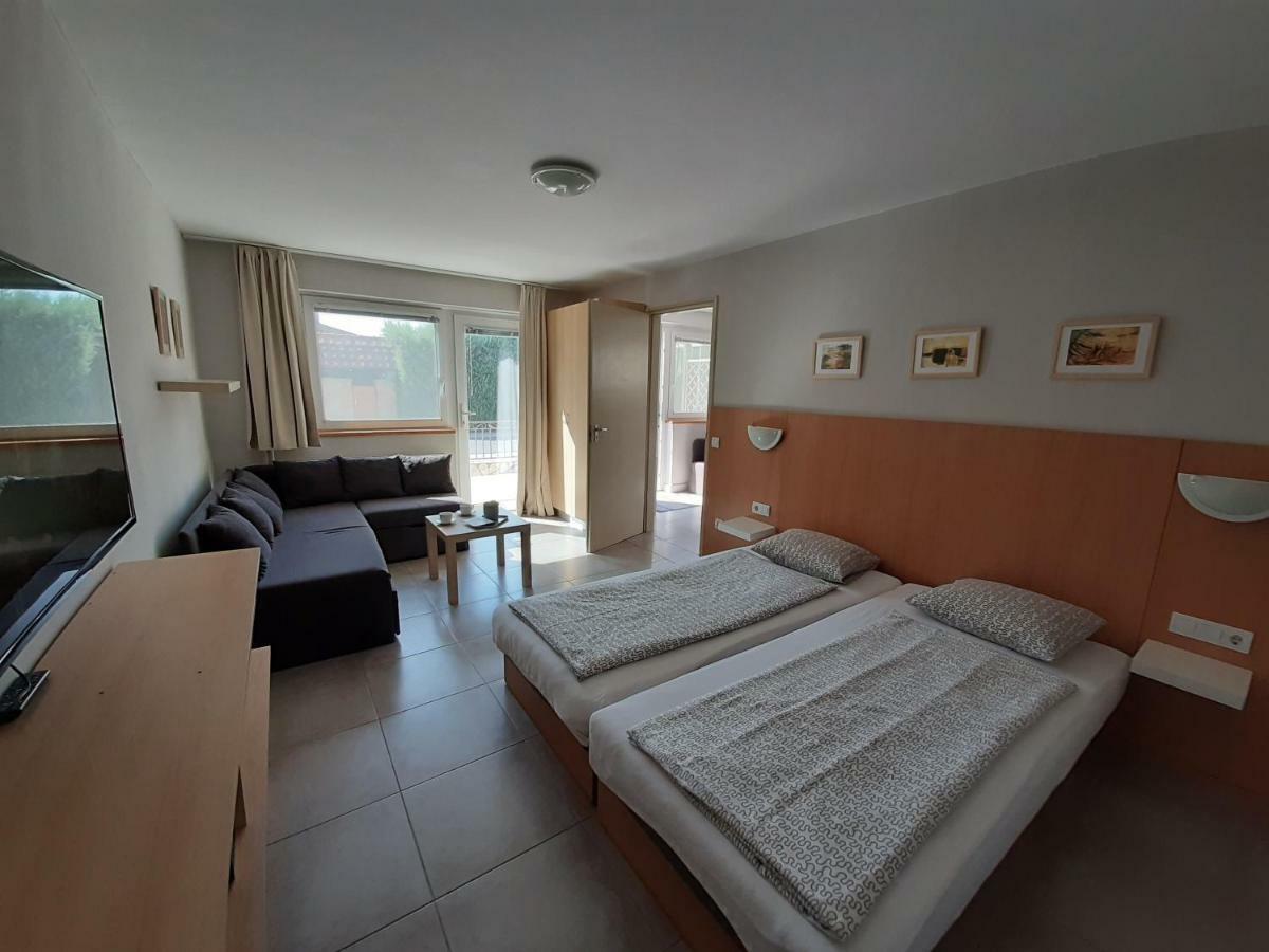 Familia Apartmanhaz Appartement Keszthely Buitenkant foto