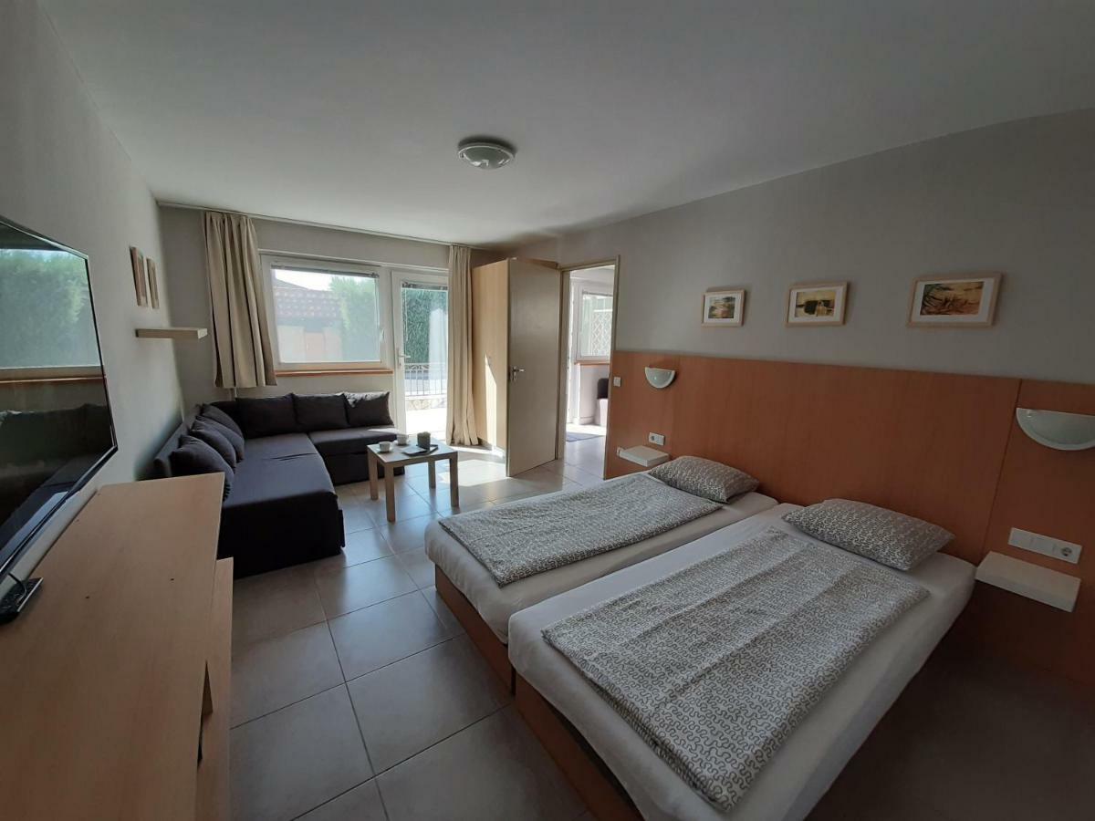 Familia Apartmanhaz Keszthely Buitenkant foto