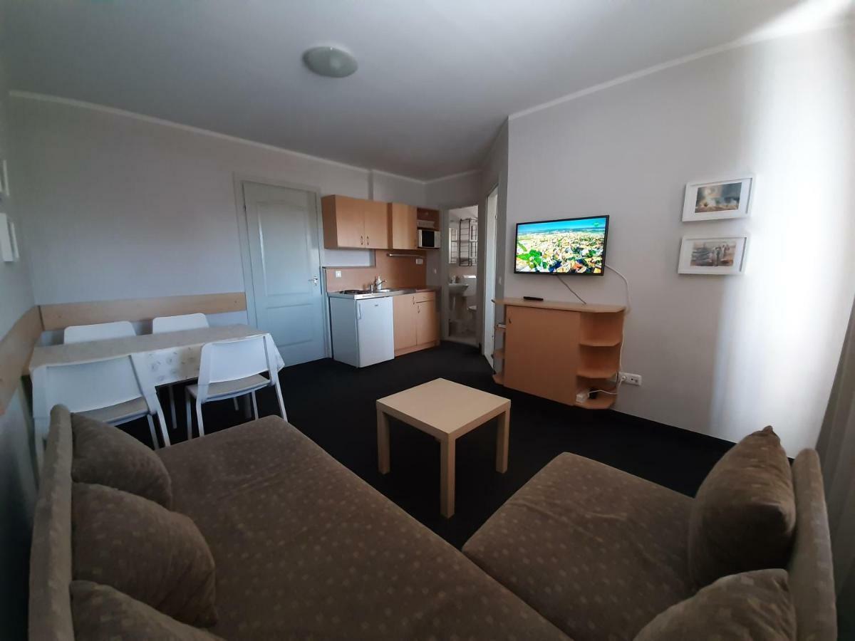 Familia Apartmanhaz Keszthely Buitenkant foto